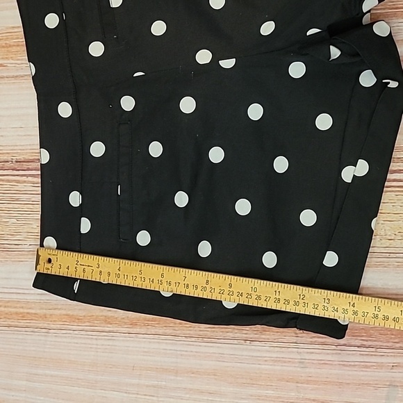 NY&CO 7th Avenue Design Studio Cuffed Polka Dot Shorts - Picture 7 of 8